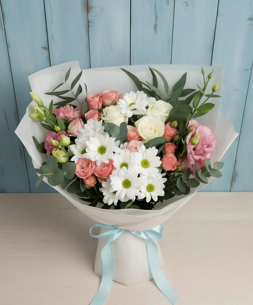 Букет цветов из: Розы, Лизиантусы и Хризантемы в Спас-Клепиках