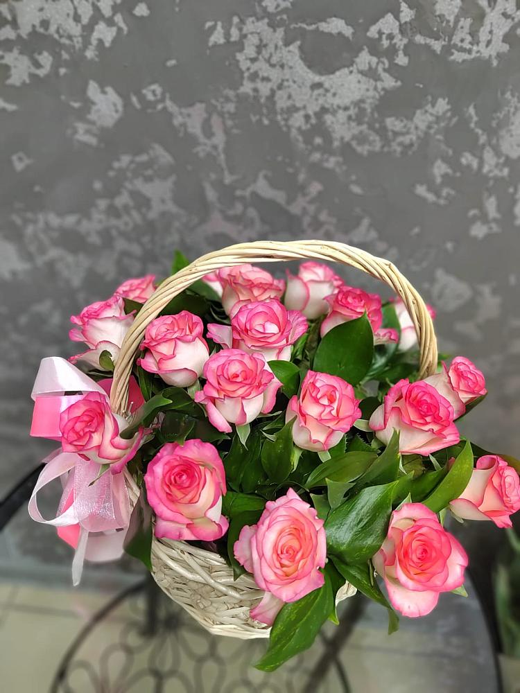 Цветочная композиция из Розы в корзине в Спас-Клепиках
