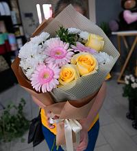 Букет цветов из:  Герберы, Розы и Хризантемы в Спас-Клепиках