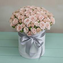 Цветочная композиция из Розы в шляпной коробке в Спас-Клепиках