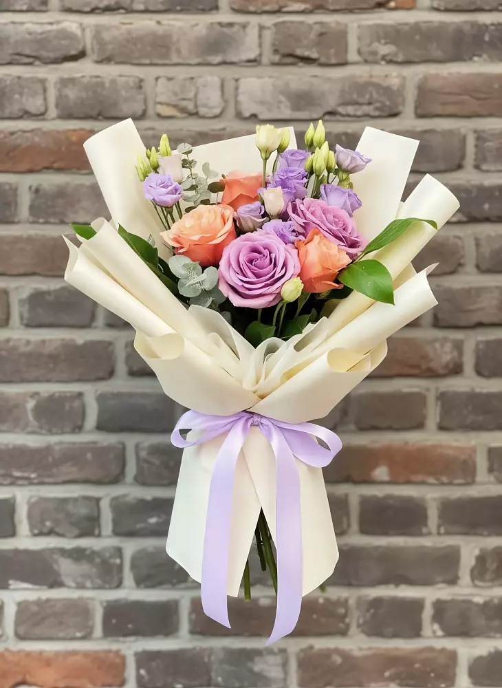 Букет цветов из: Лизиантусы и Розы в Спас-Клепиках