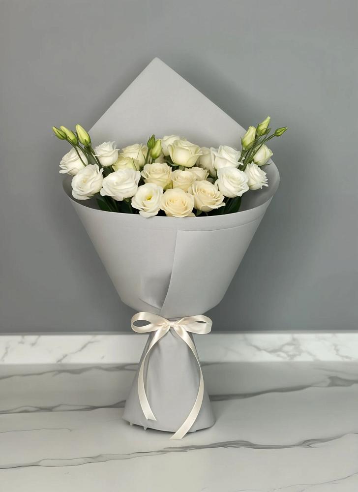 Букет цветов из: Розы и Лизиантусы в Спас-Клепиках