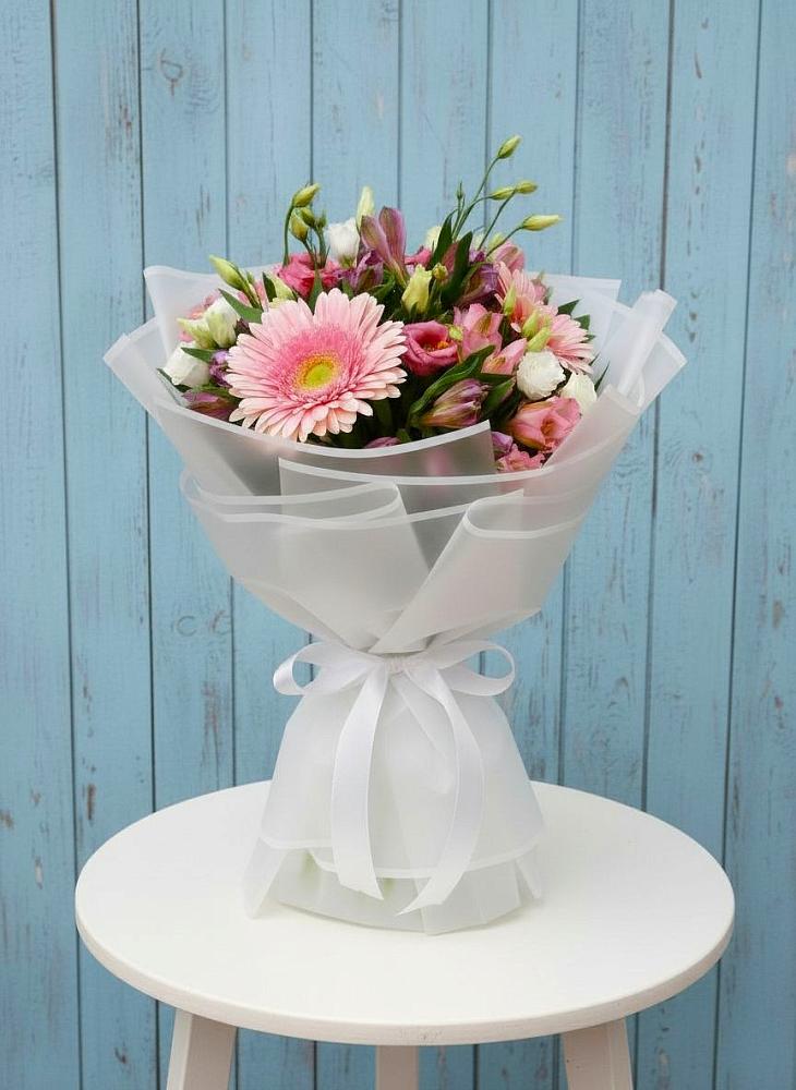 Букет цветов из: Герберы, Альстромерии и Лизиантусы в Спас-Клепиках