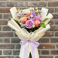 Букет цветов из:  Лизиантусы и Розы в Спас-Клепиках