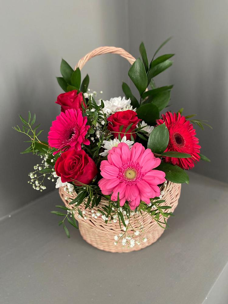 Цветочная композиция из Розы, Хризантемы и Герберы в корзине в Спас-Клепиках