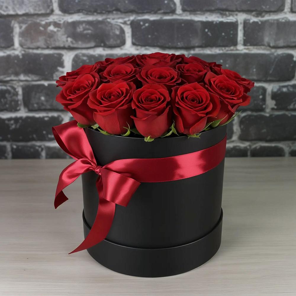 Цветочная композиция из Розы в шляпной коробке в Спас-Клепиках