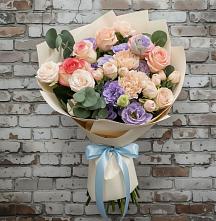 Букет цветов из:  Розы, Лизиантусы и Гвоздики в Спас-Клепиках
